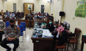 Buku Pink Midi Iswanto Seret Nunik Dkk