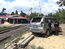 Tiga Orang Nyaris Tewas Ditabrak KA Babaranjang
