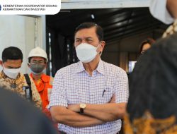 Menko Luhut Kunjungi Rumah Oksigen Kadin dan GoTo