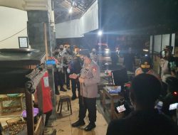 Kapolri Blusukan di Solo Bagi Sembako