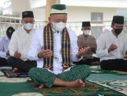 Dawam Rahardjo Sholat Idul Adha di Rumah Dinas Jabatan