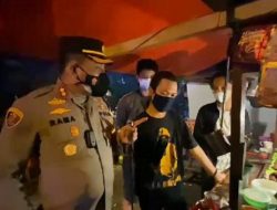 Kapolres Karawang Patroli Cegah Kerumunan Dengan Humanis
