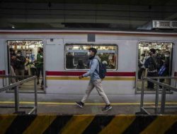 Waspada Copet Bergaya Parlente Bergentayangan di KRL