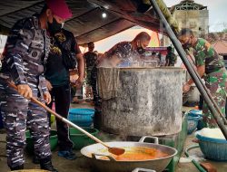 Dapur Umum Marinir Suplai Makan Warga Terdampak Covid-19