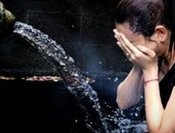 Dukun Cabuli Pasiennya Saat Ritual Mandi