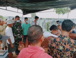 Danramil Purbolinggo Takziah ke Rumah Duka Anggotanya