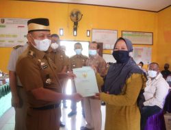 Dawam Bagikan Sertifikat Redistribusi Tanah