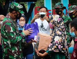 Brigjen TNI Drajad Serahkan Bantuan Sembako Di Pesawaran