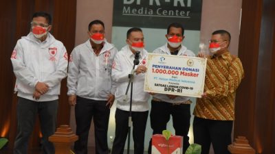Satgas Lawan Covid-19 DPR Donasikan Masker untuk Nakes