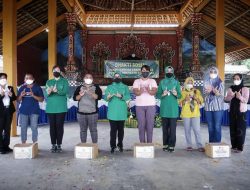 Waka Persit Koorcab Rem 043 Berbagi Sembako