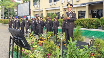 Brigjen Pol Subiyanto Memimpin Upacara Tradisi Pedang Pora