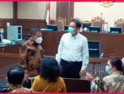 Sidang Azis Syamsudin Didatangi Masinton Pasaribu