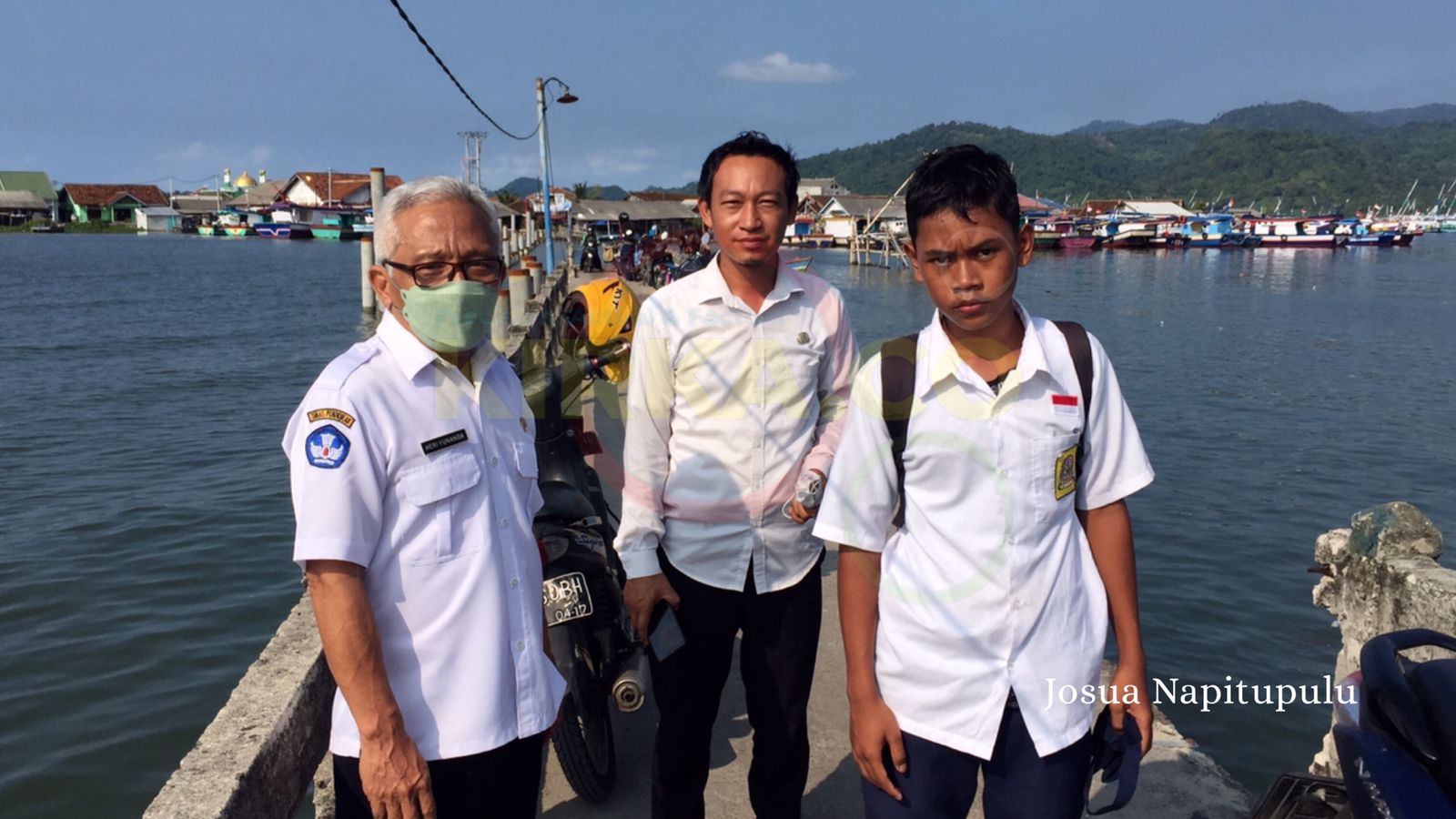 Banjir Rob Pulau Pasaran Siswa Tetap Semangat Sekolah