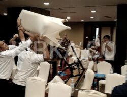 Aksi Lempar Kursi Warnai Muscab DPC Peradi Bandar Lampung ke IV