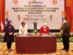 Tim Seleksi Bawaslu Provinsi Tandatangani Pakta Integritas