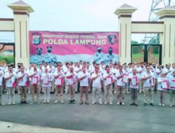 13 Personel Ditreskrimum Polda Lampung yang Dianggap Berprestasi Diberi Hadiah