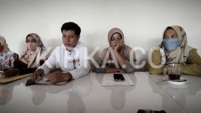6 Nakes RSUD Demang Sepulau Raya Bersedih karena diberhentikan