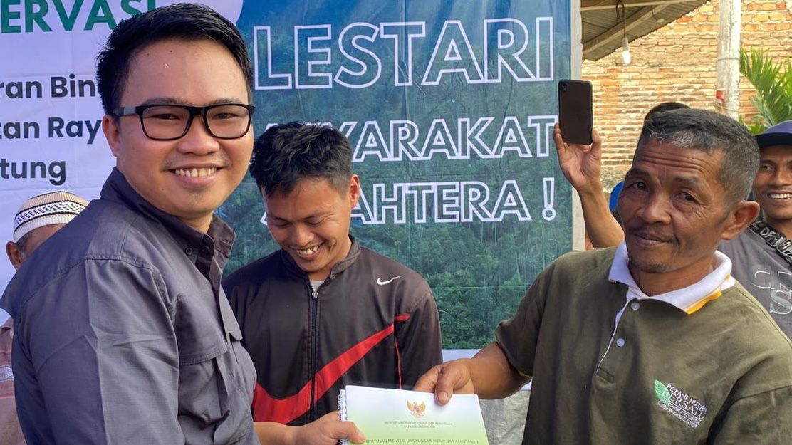 Petani Hutan Binaan Walhi Lampung Terima SK Kemitraan Konservasi