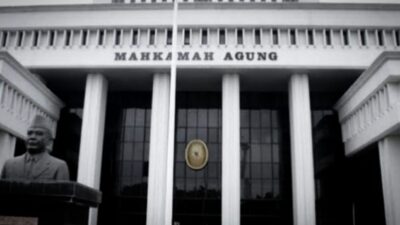 Kejari Lampura Serahkan Bukti Rekaman Persidangan Jalan Kalibalingan ke MA