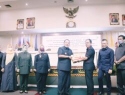 Arinal Djunaidi Mengikuti Rapat Paripurna DPRD Lampung Pembicaraan Tingkat I