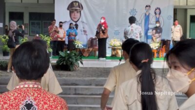 PGI Desak Nadiem Makarim Tarik Buku PPKn Tulisan Zaim Uchrowi dan Ruslinawati