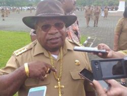 Bupati Mimika Eltinus Omaleng Gugat KPK