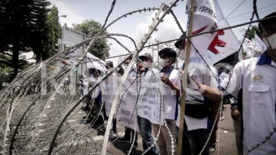 Buruh Geruduk Pemprov Lampung Minta Upah 2023 Naik 20 Persen