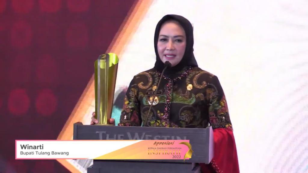 Winarti dan Eva Dwiana Raih Penghargaan Tempo Media Grup 
