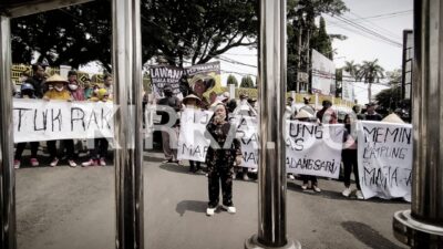 Warga Malangsari Unjuk Rasa di Kejati Lampung