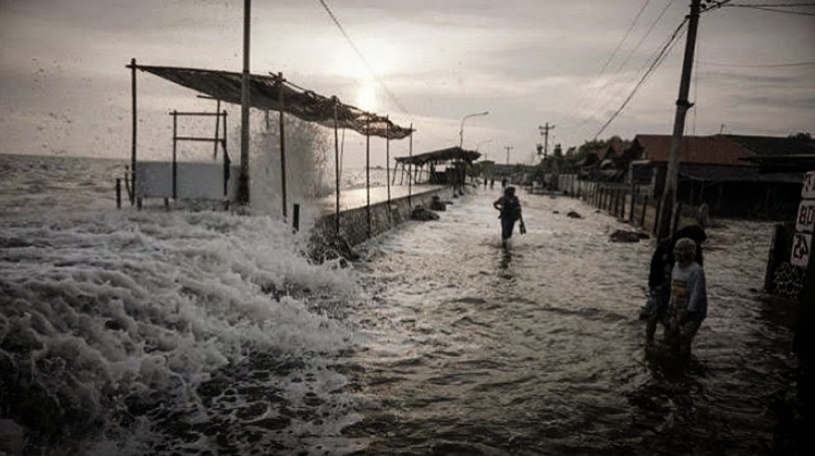 Waspada Banjir Rob Lima Wilayah Pesisir Lampung