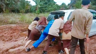 KPK Diminta Pantau Keluhan Warga Way Kanan Soal Jalan Rusak