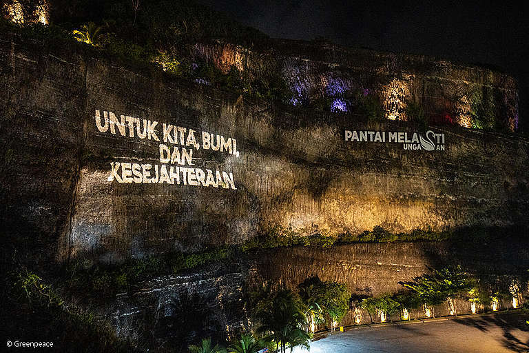 Jelang G20 Greenpeace Gelar Aksi Damai Kreatif