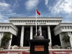 13 Tersangka Korupsi di Mahkamah Agung