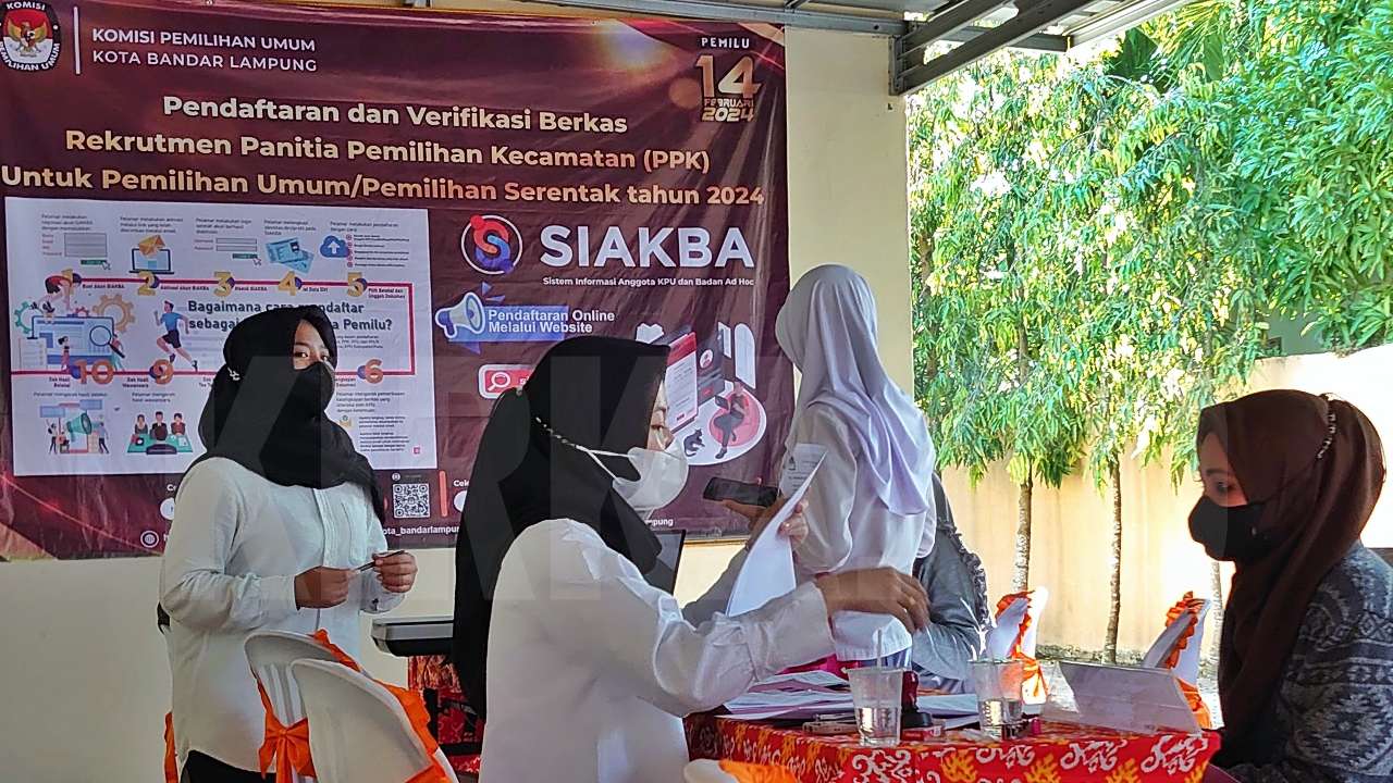 Birokrasi Berpolitik Lewat Rekrutmen Badan Ad Hoc