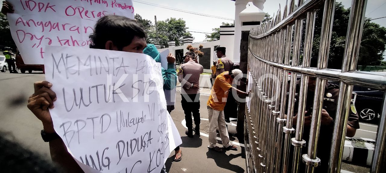 Gerakan Rakyat Anti Korupsi Lampung Menyoal BPTD Wilayah VI di Kejati Lampung