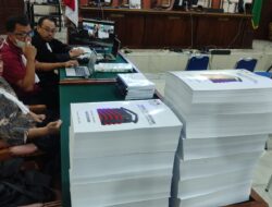 Penampakan Surat Tuntutan Jaksa KPK Untuk Eks Rektor Unila Dkk
