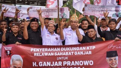 Sahabat Ganjar Serahkan KTP ke PDIP Lampung