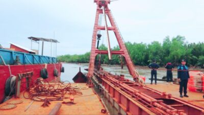 Pengerukan Muara Sungai Tulangbawang oleh PT STTP Disetop