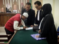 Penuntutan Jaksa Tak Diterima, Terdakwa Penebangan Kayu Way Kanan Dibebaskan Dari Tahanan