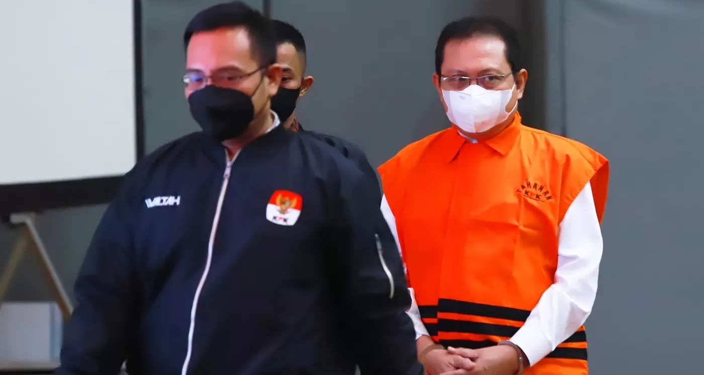 Istri dan Anak Sekretaris MA Nonaktif