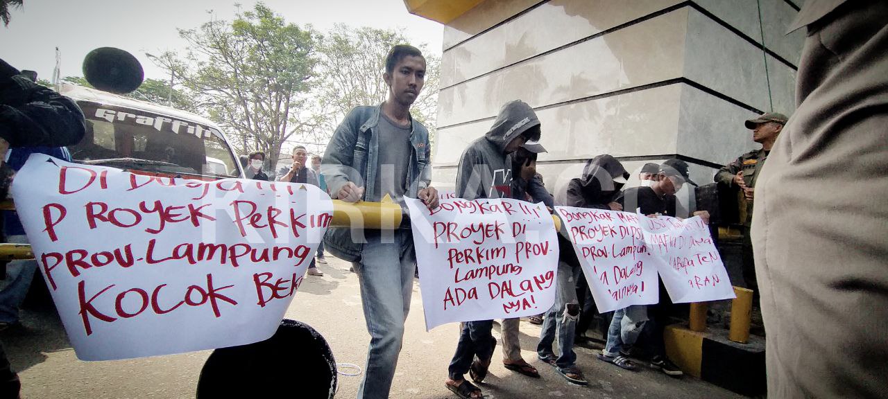 Demo di Pemprov Lampung, Massa Singgung Proyek di Pesawaran