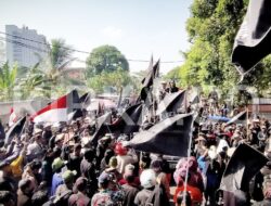 Massa Demo HTN Lampung Kirim Surat ke Alam Semesta