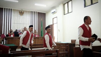 3 Warga Pesisir Barat Didakwa Jual Beli Benur Tanpa Izin