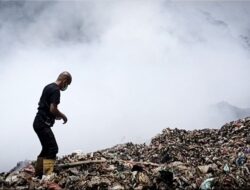 Sejuta Liter Air Habis Untuk Kebakaran TPA Bakung