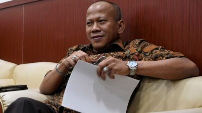 Penyegelan Ruangan Pius Lustrilanang Imbas OTT KPK di Sorong