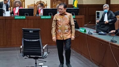 Hasbi Hasan Didakwa Terima