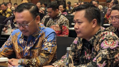 Kepala BPN Kota Depok Indra Gunawan dan Kepala Seksi Penetapan Hak dan Pendaftaran Kantor Pertanahan Kota Depok, Dindin Saripudin. (Foto BPN Kota Depok)