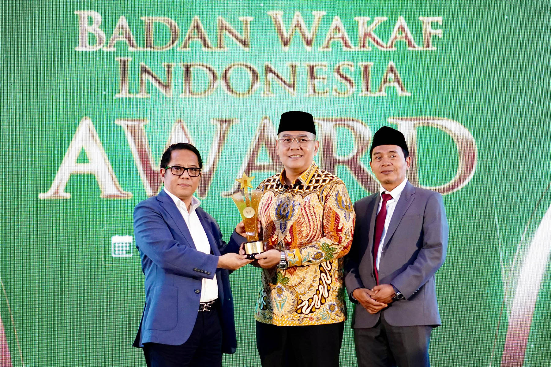 Kementerian Agraria dan Tata Ruang/Badan Pertanahan Nasional (ATR/BPN) mendapatkan penghargaan dalam acara Badan Wakaf Indonesia (BWI) Awards kategori Pendukung Percepatan Sertifikasi Tanah Wakaf oleh BWI.