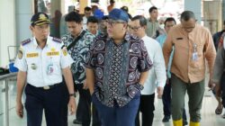 Wamen PKP Fahri Hamzah melakukan kunjungan ke Muara Angke sebagai langkah nyata pemerintah dalam mewujudkan penataan kawasan pesisir yang ideal.
