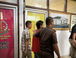 Mainkan Harga Material Bedah Rumah, Pejabat PUPR Ditahan Kejari Waykanan